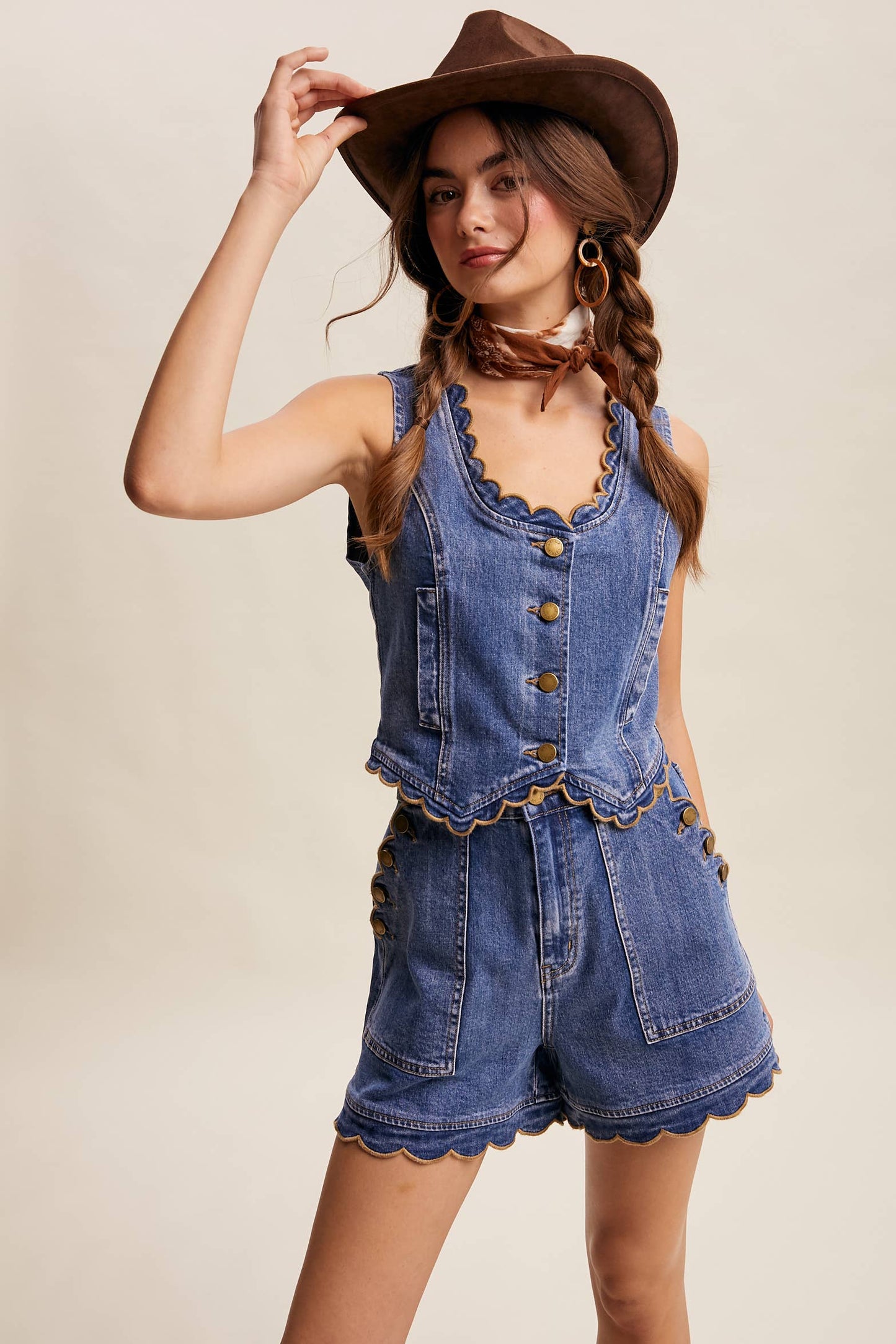 Scallop Button-Side Stretch Denim Shorts LP0277